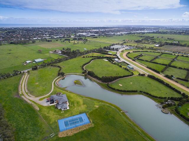 JOLONG PARK-Lakeview Private club house gallery image 3