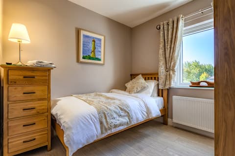 Large Single Room - Tintawn Guesthouse, Scariff.