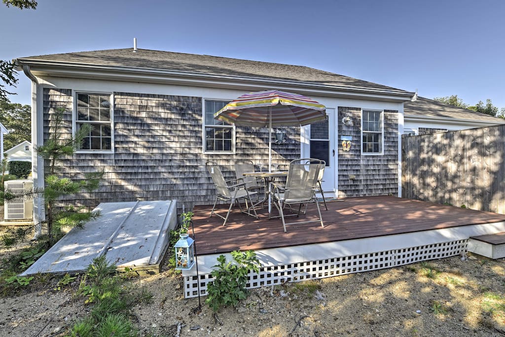 Spend lazy afternoons relaxing on the back deck sipping a refreshment.