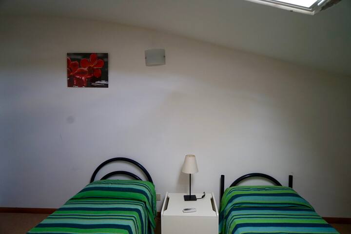 Seconda stanza primo piano - druhá spálňa na prvom poschodí 