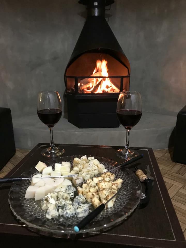 СТАЯ С КАМИНА