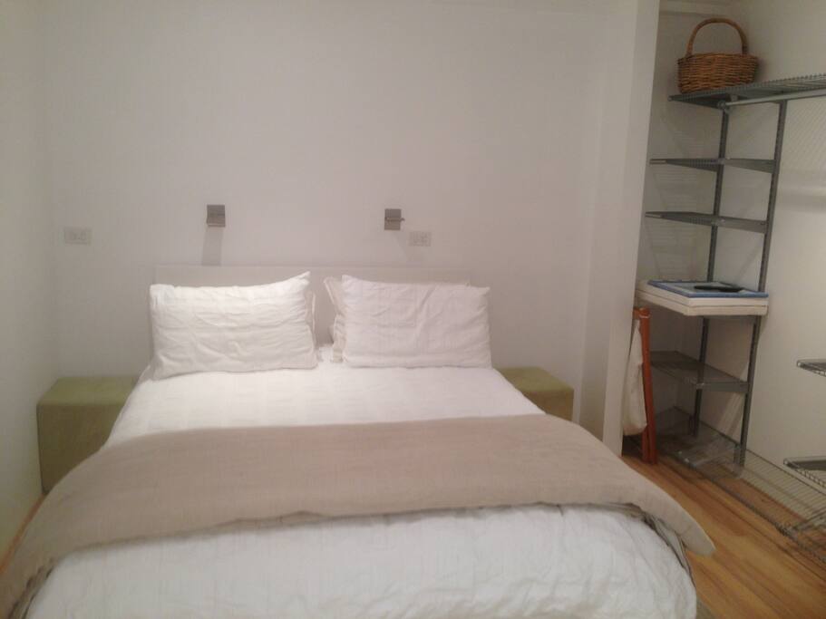 Queensize Bed, pen wardrobe