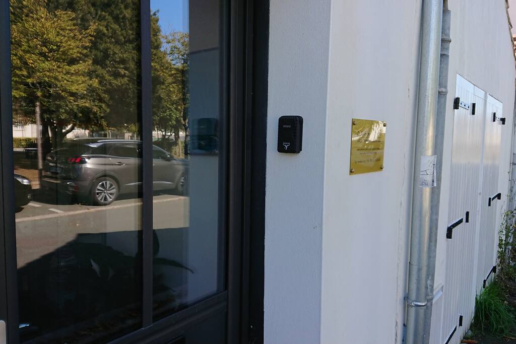 L'entrée avec la "safecase" à code pour la clé