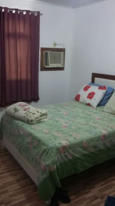Ar Condicionado, Cama, Mesa com PC, Televisão, Wi fi,