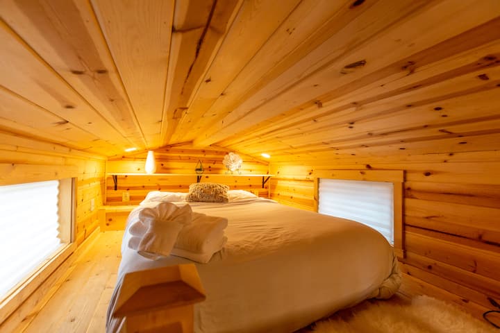 Kitanda cha Malkia wa Loft 