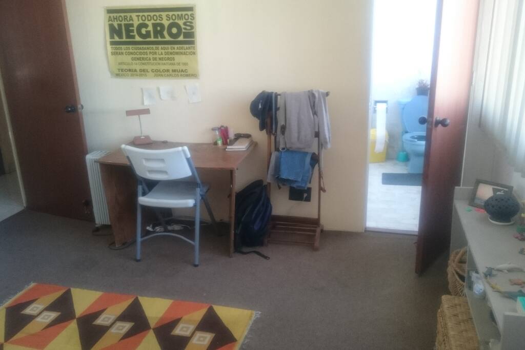 escritorio y baño