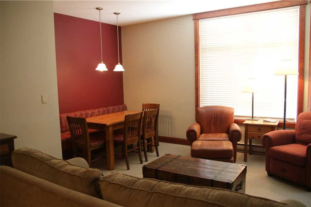 T524 Living Room 1