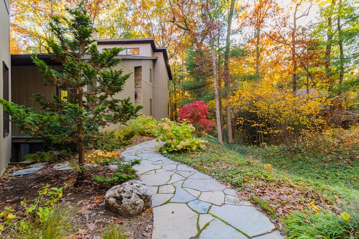 Bright and spacious cottage close to private beach