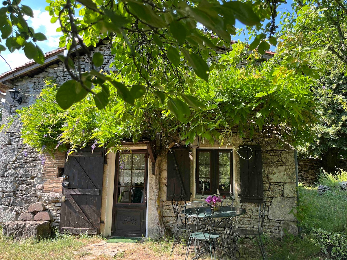 Le Vieux-Cérier Vacation Rentals & Homes - Nouvelle-Aquitaine, France |  Airbnb