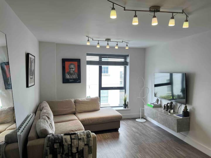 2 Bed Cheltenham Apartment 5 Minutes From Races - 卓特咸學院