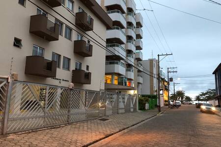 Apartamento a 70 metros da Praia Grande em Ubatuba