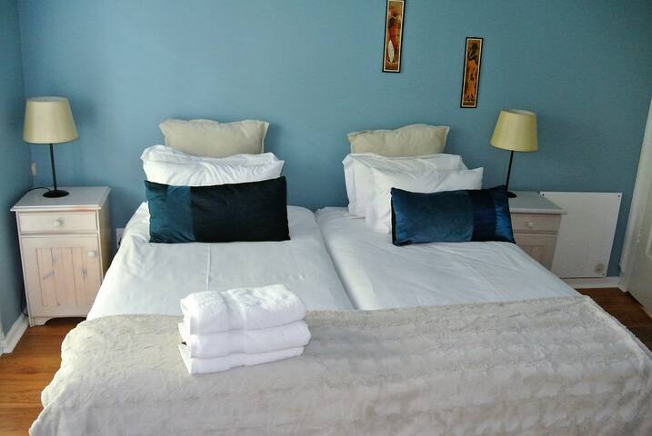 Bay Beach Villa one minute Camps Bay beachfront . gallery image 4