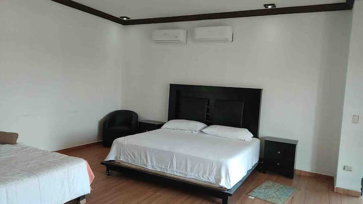 Recámara principal muy amplia ! 