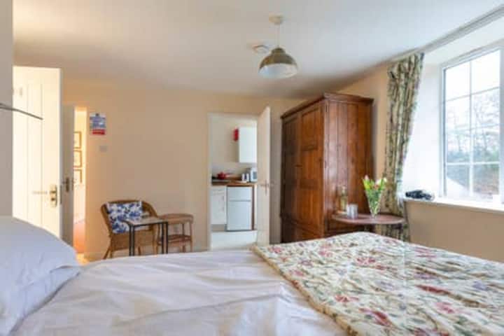 חדר שינה עם נוף למטבחון