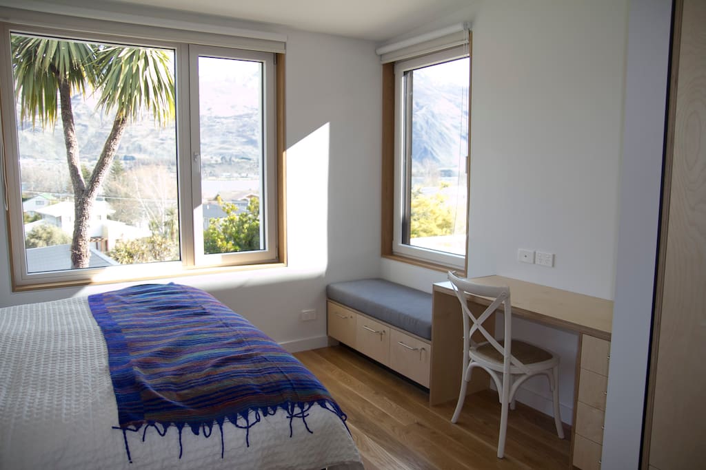 Master bedroom - view to the lake