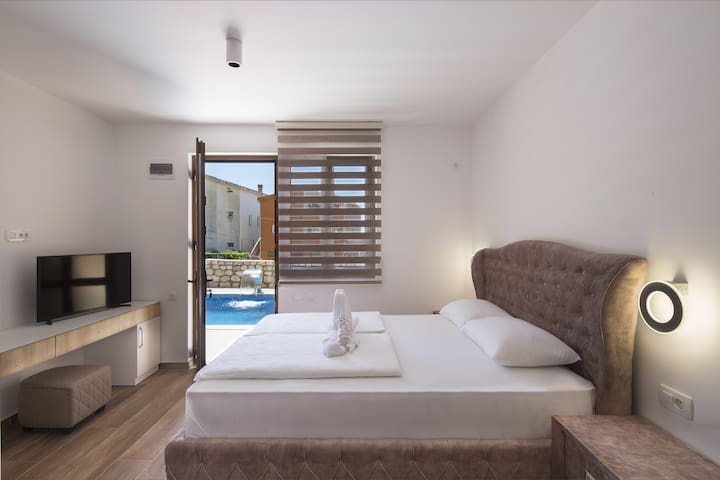 Apartment by the pool #2 at Apartments Lazy Hill