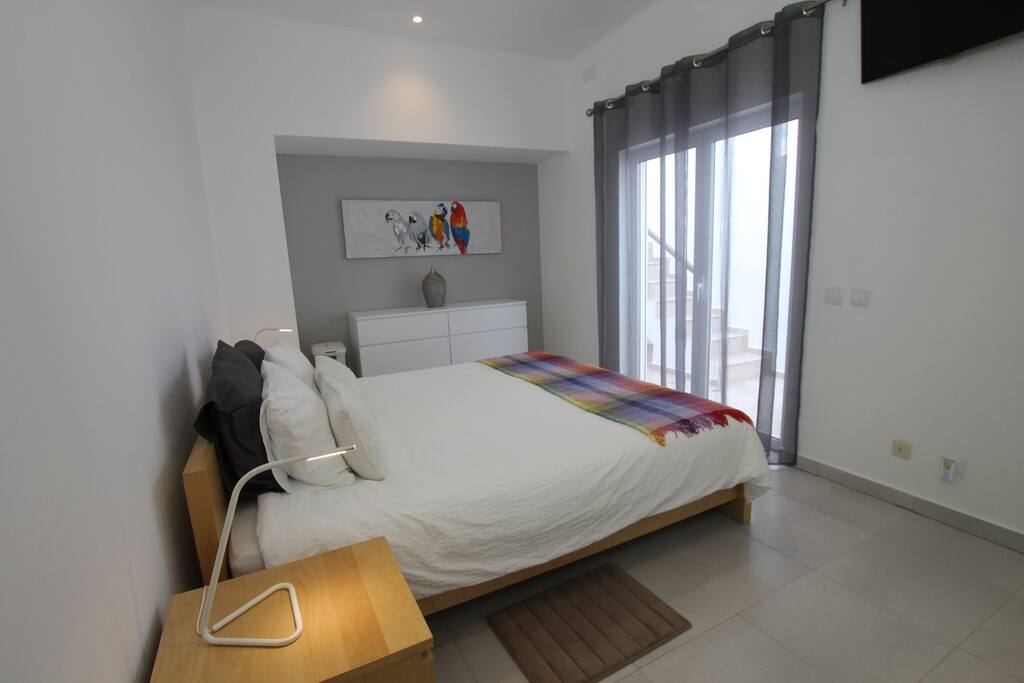 Deluxe king size bed