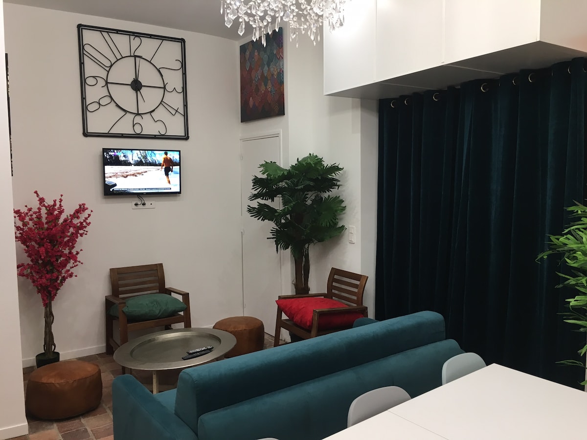 Obývacia izba ponúka rozkladaciu pohovku + televízor 