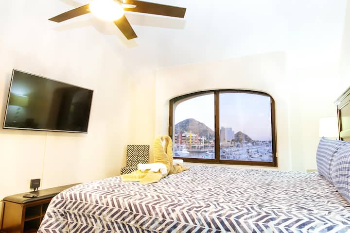 Camera da letto padronale con vista Marina