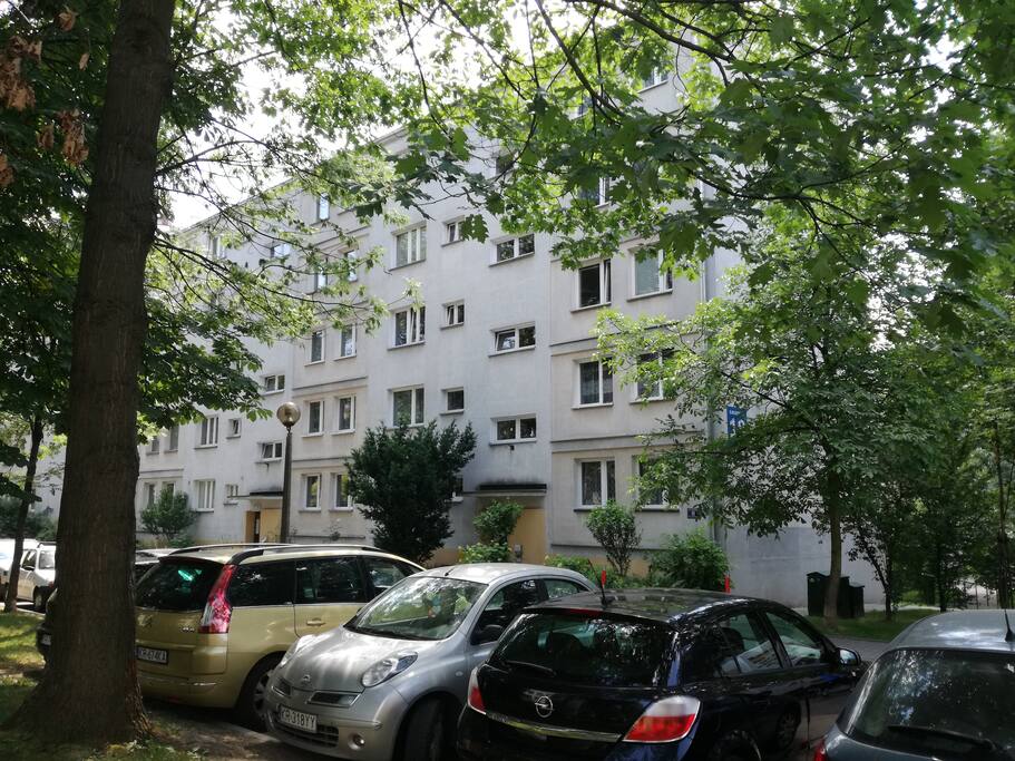 budynek z zewnątrz
