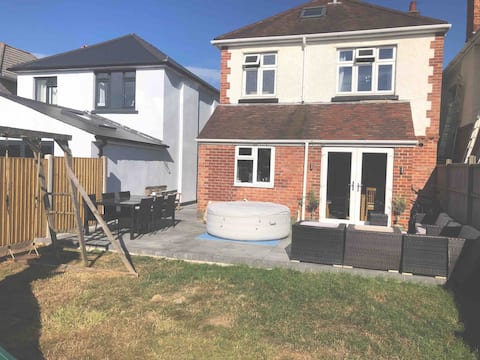 Family Home Nr beach and town centre