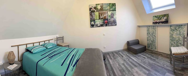 Hálószoba 140 ággyal, tárolóval