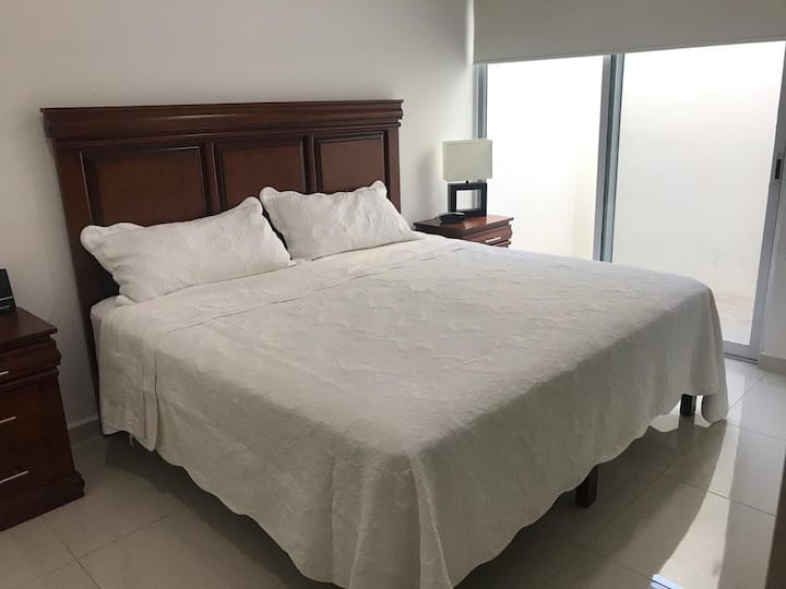 Master chumba cha kulala na mtaro wa ndani