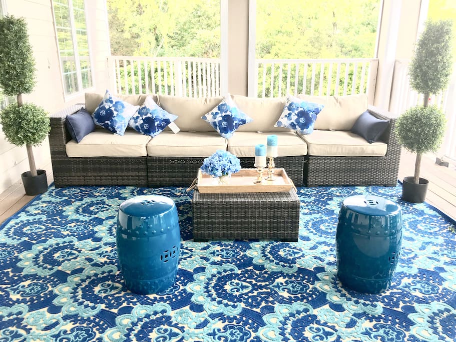 Relax after a long day on your over sized deck under the sun and stars. Unwind on the lounge furniture with your guests while enjoying a drink or snacks.