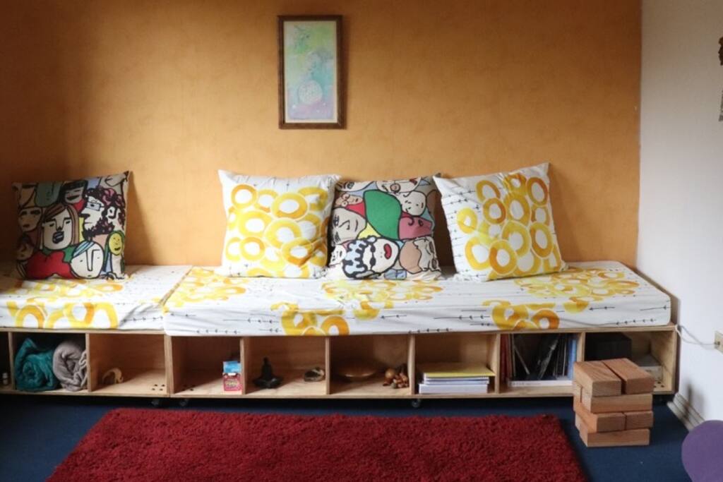 Living con espacioso sillón para dormir