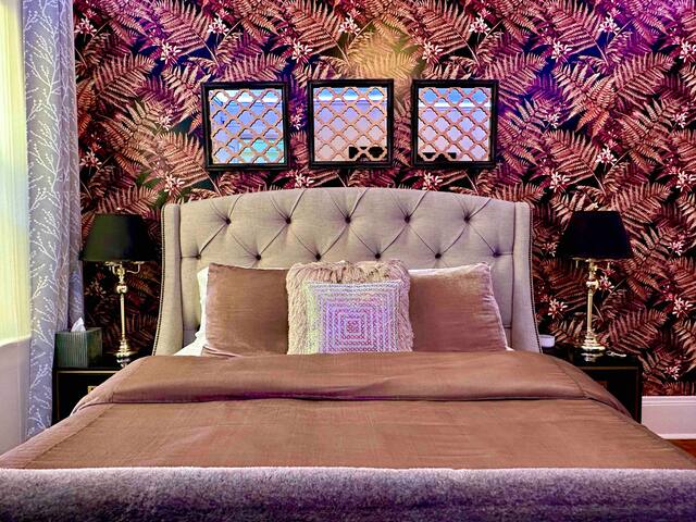 Gorgeous Artist’s 4br Victorian w/Patio in SOMA gallery image 2