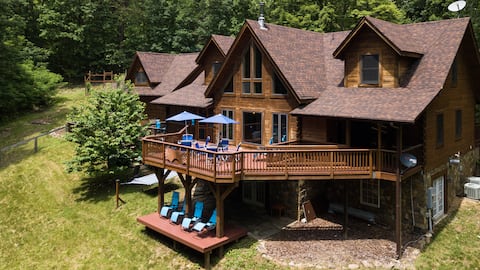 Secluded Log Villa 6700sf Hot Tub-Sauna-19 Acres