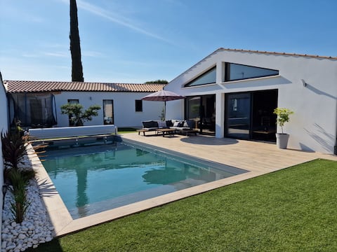 Beautiful contemporary with pool