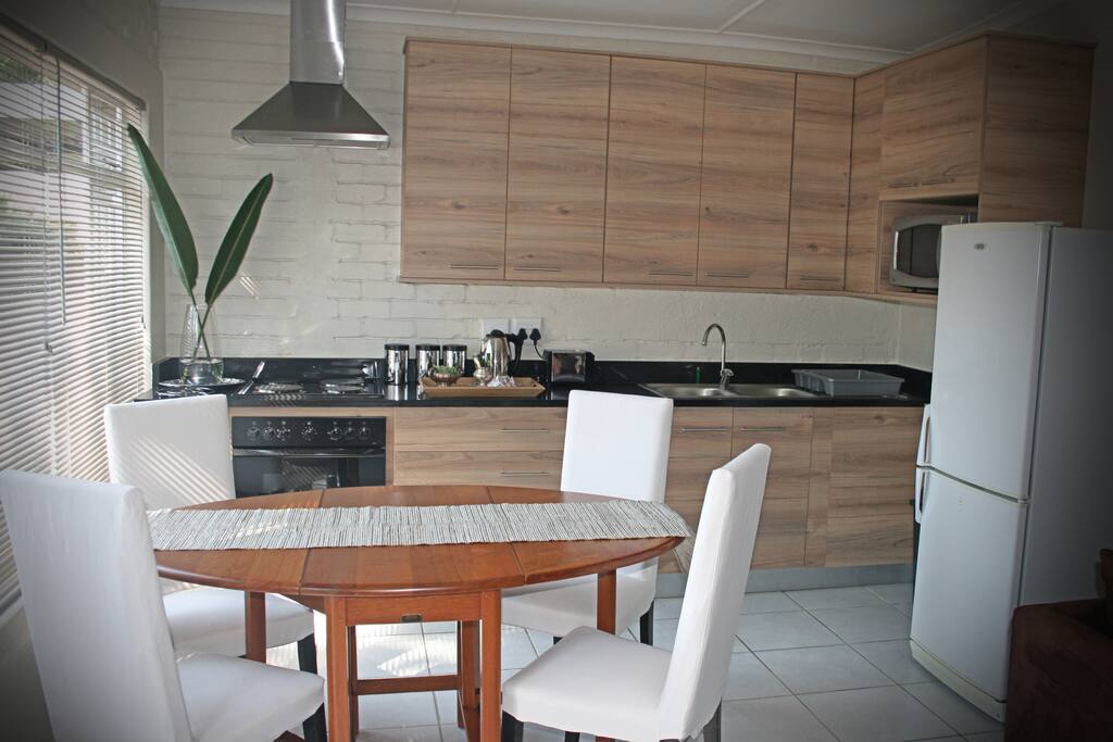 Kitchen & Dining Area