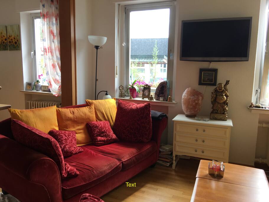 Gemütliches Sofa auch im Wohnzimmer