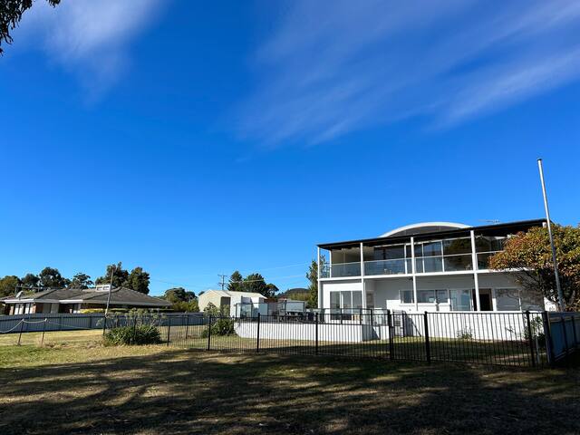 Relaxing Ocean Front Beach House gallery image 3