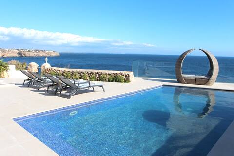 1st sea line Villa “Tre Pini” Cala Pi, Mallorca