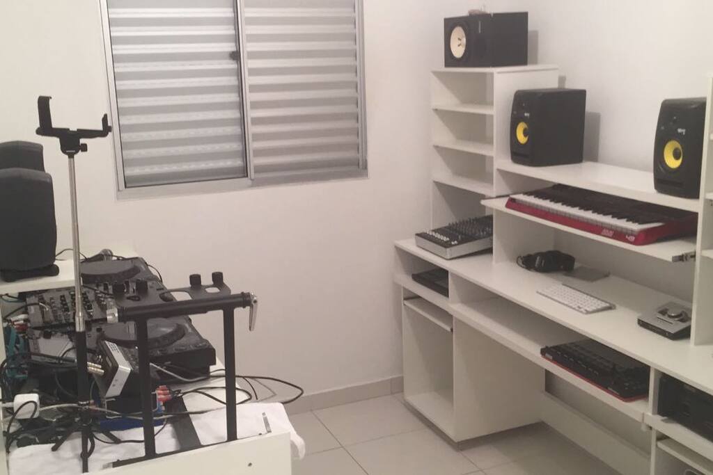 Estúdio - Uso dos equipamentos á combinar.