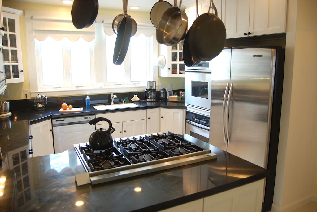 The kitchen features a six-burner Viking range and two ovens.