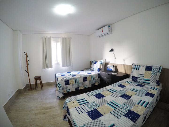 Соба 3 со 2 единечни кревети