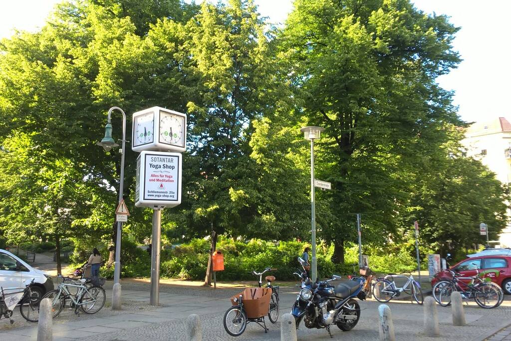 Helmholtzplatz