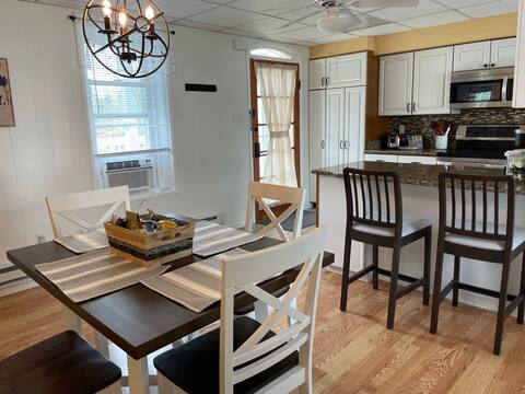Lancaster Retreat Spacious Apt w/King (CA) & Deck