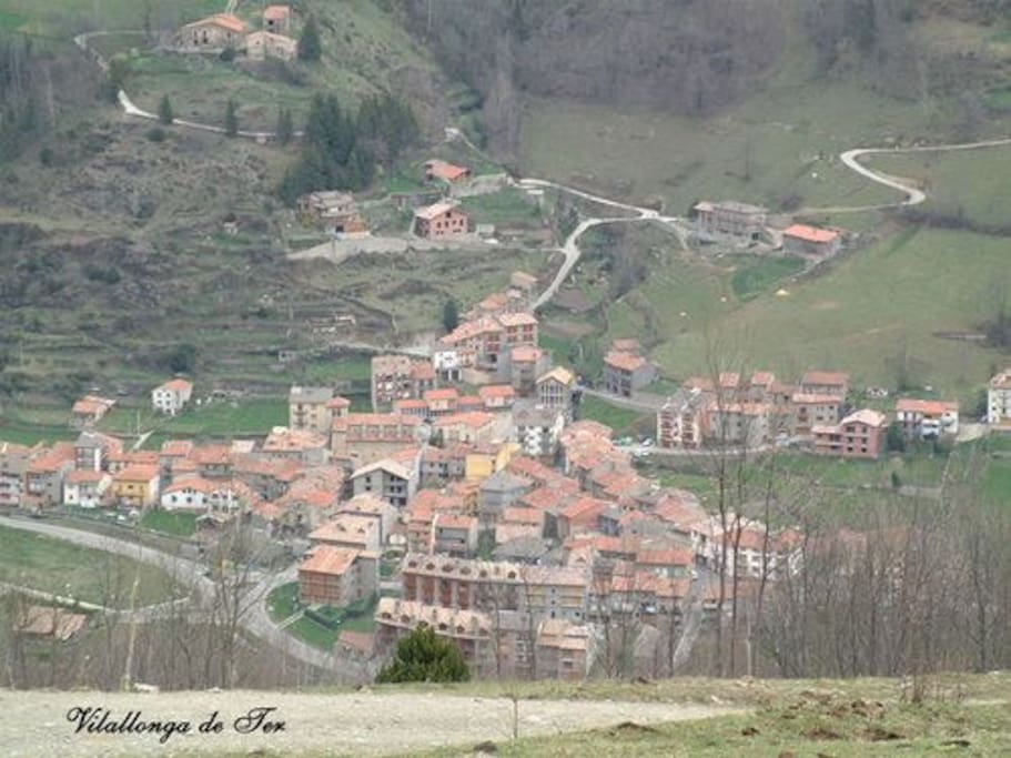 Vista de Villalonga de Ter desde la montaña cami d'Abella.