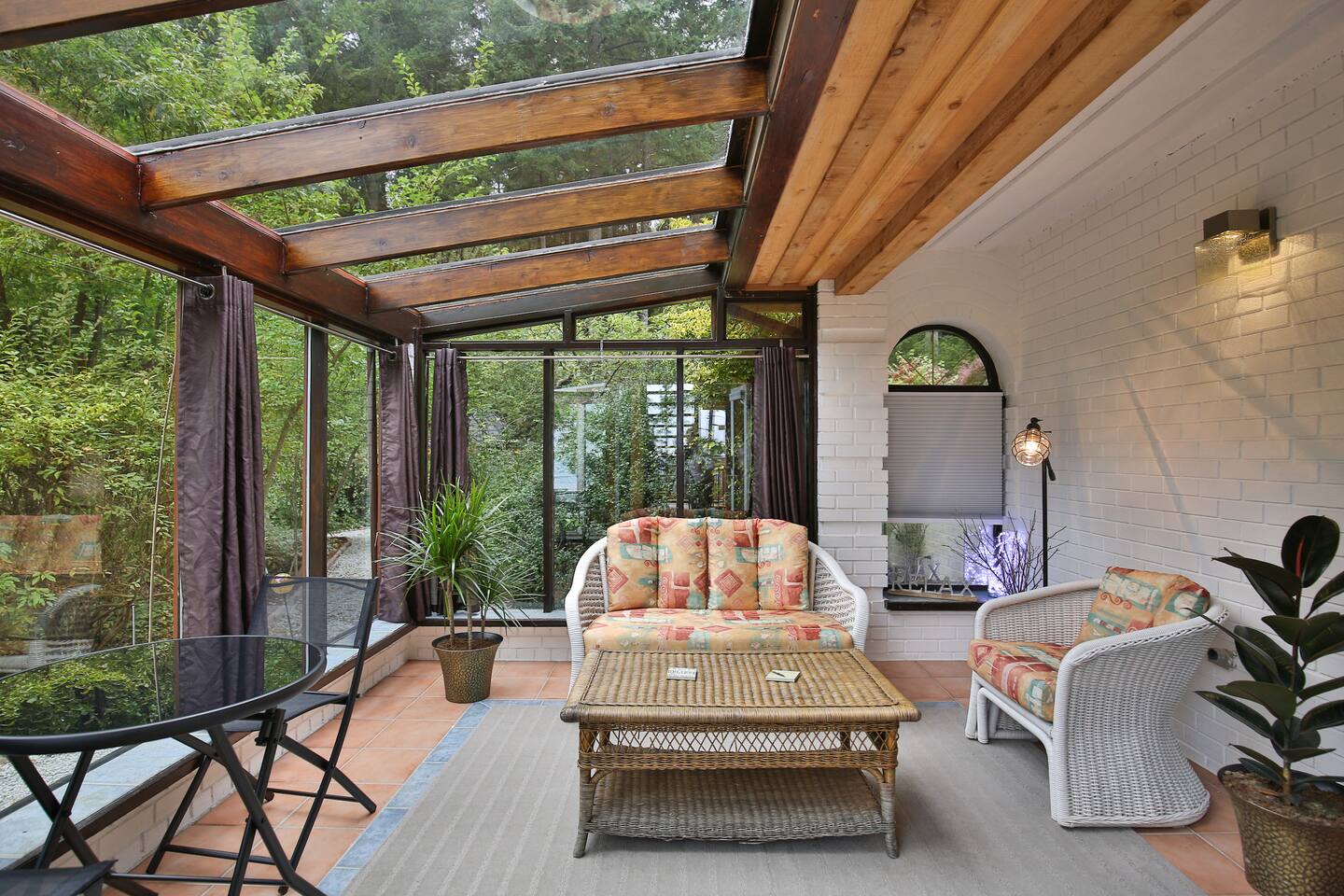 Sunroom Airbnb Salt Spring