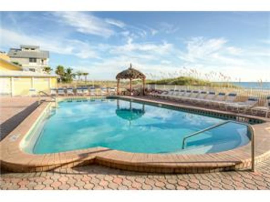 Holiday Villas III Beachfront Pool