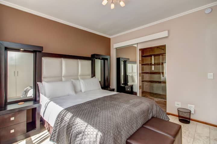 超级舒适的主卧