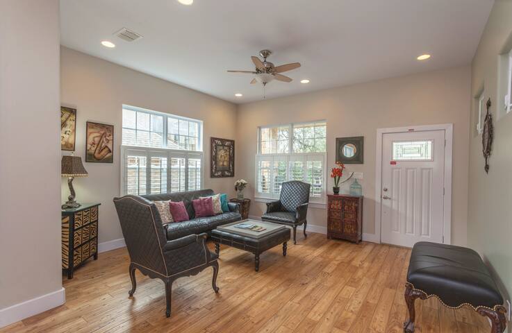 Downtown East Austin GEM! gallery image 4