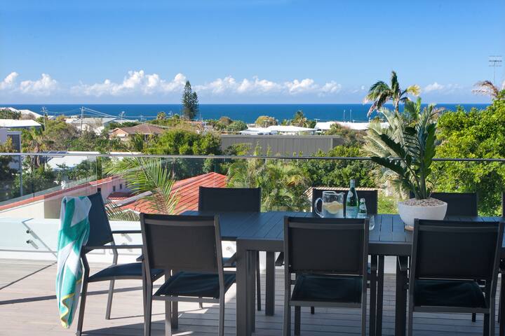 Bluey’s Beach House (5) – Ocean Views, Heated Pool gallery image 3