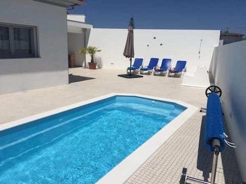 Airbnb em destaque: Casa Luna with pool and nearby seaside em União Das Freguesias De Pataias E Martingança