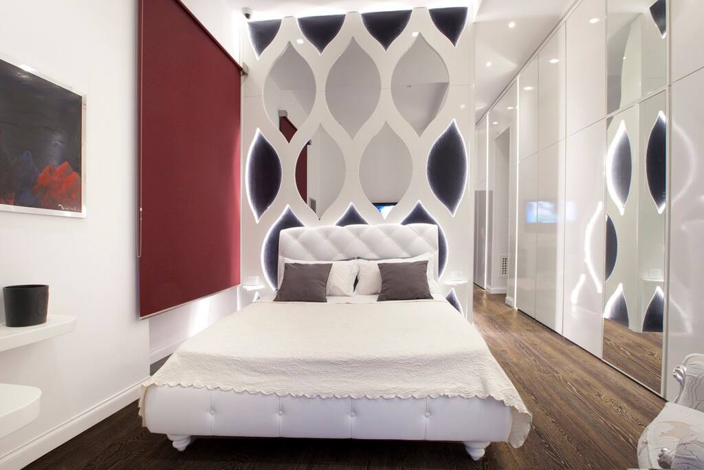 Camera da letto principale con vista zona relax