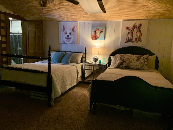 ห้องนอนด้านหลังของห้องโดยสารหลัก